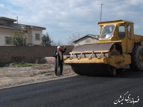 عملیات اجرائی آسفالت جاده سیمین¬شهر- آق قلا محدوده روستای آرخ بزرگ