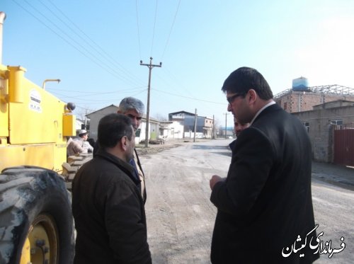 عملیات اجرائی آسفالت جاده سیمین¬شهر- آق قلا محدوده روستای آرخ بزرگ