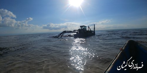 عملیات لایروبی 2کیلومتر کانال جهت دسترسی شرکت ها به دریا انجام شده است