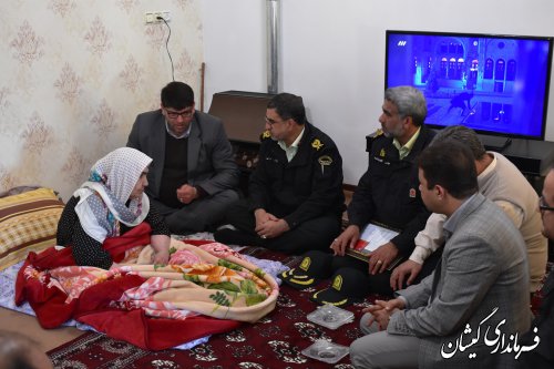 دیدار فرماندار گمیشان و فرماندهی انتظامی استان با خانواده شهید آهنی