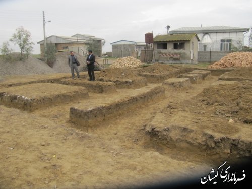 بازدید فرماندار گمیشان از روند اجرای ساخت دبستان سه کلاسه روستای قرمسه