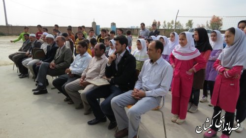 تجلیل بخشدار گلدشت از معلمان دبستان قلعه توماجلر