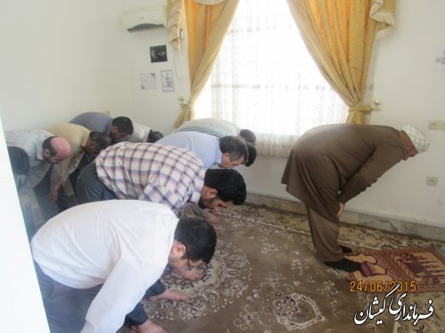 برگزاری نماز جماعت به مناسبت ماه مبارک رمضان در نمازخانه فرمانداری شهرستان گمیشان