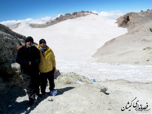 تیم کوهنوردی وزارت کشور و استانداری ها به قله دماوند صعود کردند