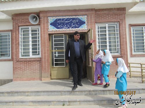 بازدید سرزده فرماندار گمیشان از مدرسه حاج علی سطوت منش روستای توماجلرآلتین