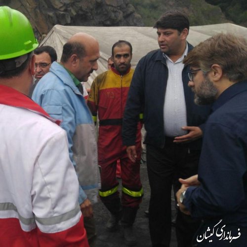 حضور فرماندار گمیشان در محل حادثه معدن زمستان یورت آزادشهر