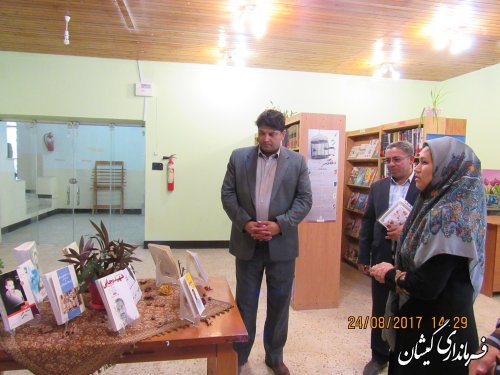 بازدید فرماندار گمیشان از نمایشگاه کتاب هفته دولت