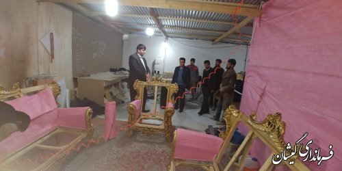 بازدید فرماندار گمیشان از کارگاه مبل سازی در سیمین شهر