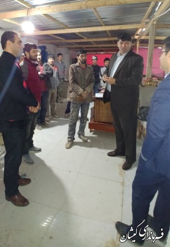 بازدید فرماندار گمیشان از کارگاه مبل سازی در سیمین شهر