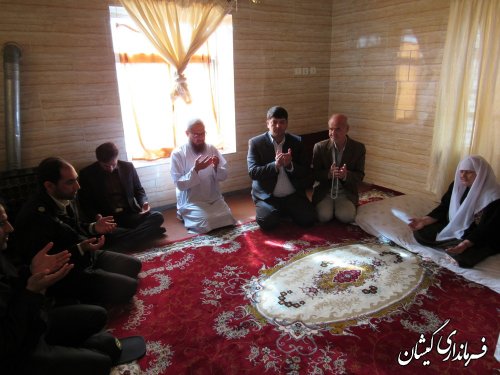 فرماندار گمیشان با خانواده شهید قره نژاد دیدار کرد
