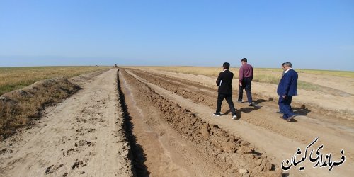 بازدید فرماندار گمیشان از پروژه احداث جاده بین مزارع محدوده روستای توماجلر آلتین