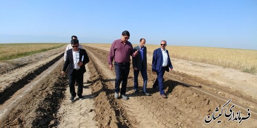 بازدید فرماندار گمیشان از پروژه احداث جاده بین مزارع محدوده روستای توماجلر آلتین