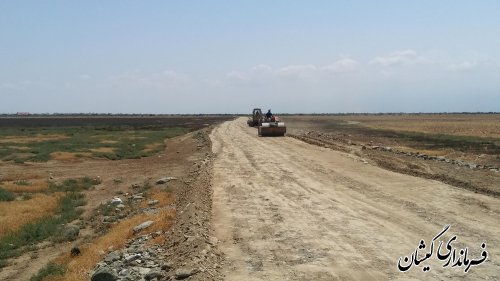 بازدید فرماندار گمیشان از عملیات زیرسازی جاده دسترسی ساحل چارقلی