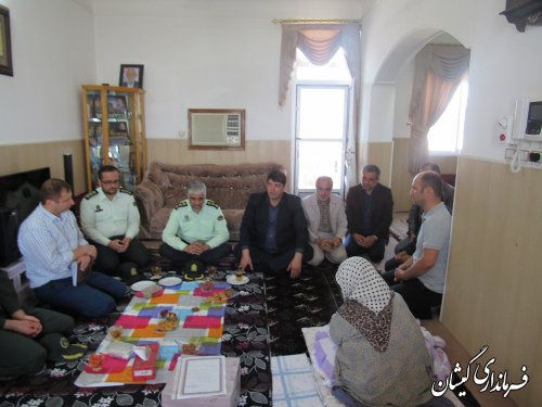 فرماندار گمیشان با خانواده شهید عبدالوهاب آهنی دیدار کرد