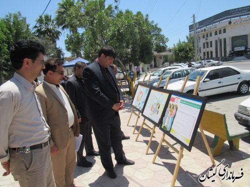 بازدید فرماندار از نمایشگاه شورای هماهنگی مبارزه بامواد مخدر شهرستان