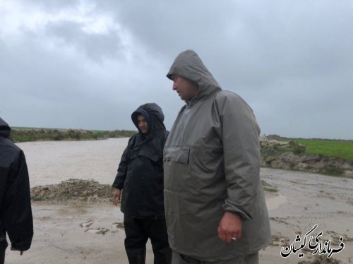 بازدید فرماندار گمیشان از مناطق آبگرفته شهرستان در پی بارش های اخیر
