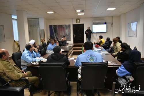 جلسه بررسی وضعیت هدایت آبهای ورودی به مرکزشهرستان برگزارشد