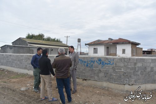 بازدید فرماندار گمیشان از روستای قلعه جیق کوچک و دیدار با مردم