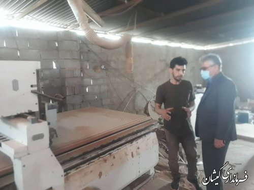 بازدید فرماندار  شهرستان گمیشان از کارگاه صنایع چوب در سیمین شهر