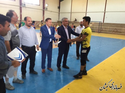 حضور فرماندار گمیشان فینال مسابقه والیبال به مناسبت هفته دولت 