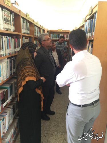 بازدید فرماندار گمیشان از کتابخانه عمومی سیمین شهر 