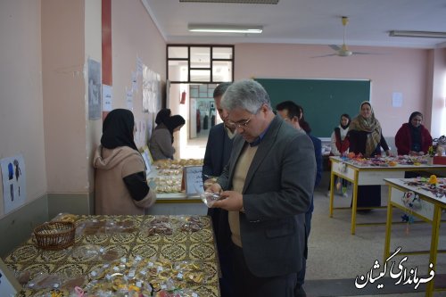 حضور فرماندار در نمایشگاه دست سازه های هنرجویان هنرستان فاطمه زهرا گمیشان