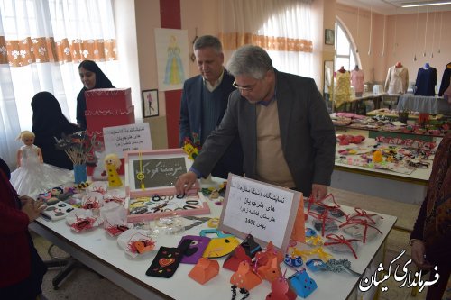 حضور فرماندار در نمایشگاه دست سازه های هنرجویان هنرستان فاطمه زهرا گمیشان 