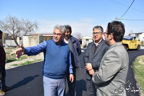 بازدید فرماندار گمیشان از پروژه اجرای آسفالت معابر روستای کوسلی