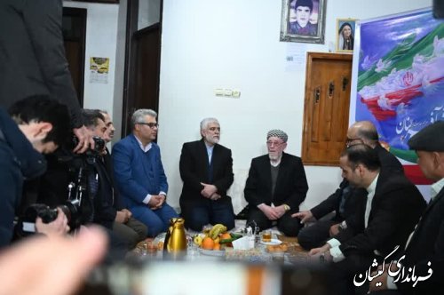 دیدار استاندار گلستان با خانواده شهید عاشور قلیچ بیرامی در سیمین شهر